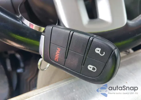 2018 Dodge Journey Sxt z USA, uszkodzony, nr VIN 3C4PDCBBXJT310809